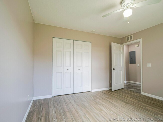 Building Photo - 1456 25th Ct SW