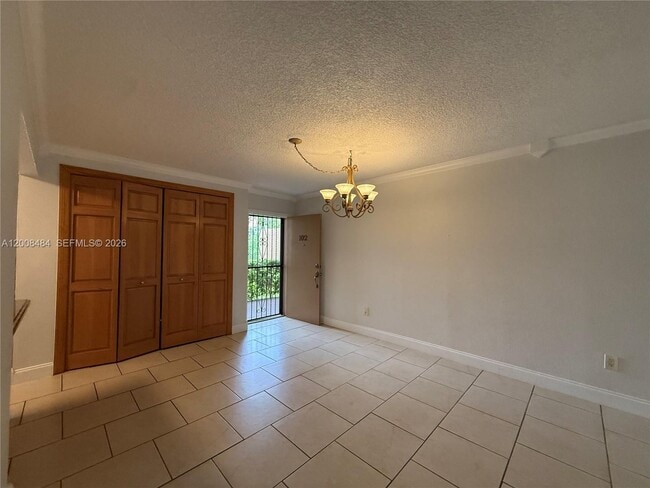Building Photo - 9140 Fontainebleau Blvd