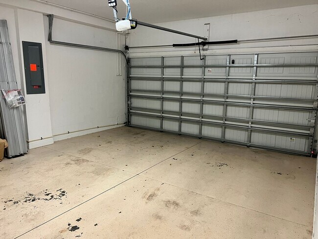 Building Photo - 115 N Arrawana Ave