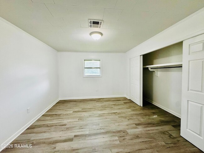 Building Photo - 1118 LA-357