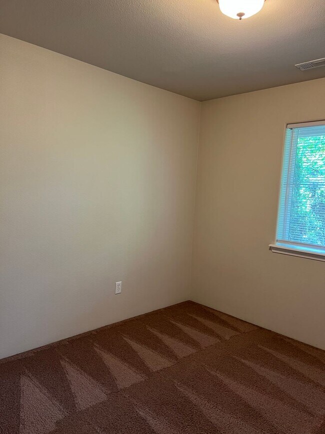 Building Photo - 3163 Juniper Ridge Dr