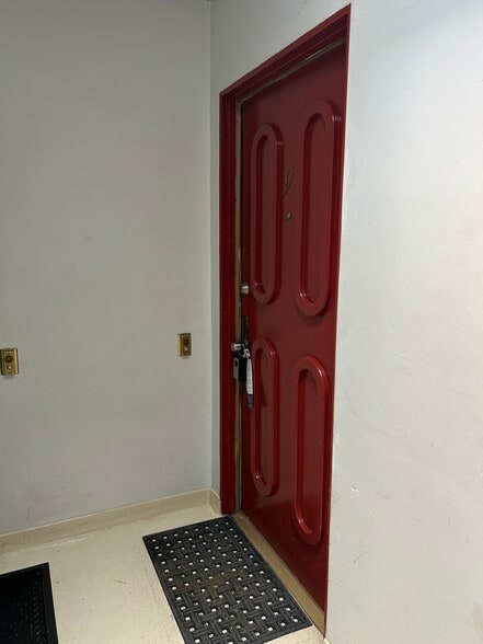 Building Photo - 1333 S Bundy Dr