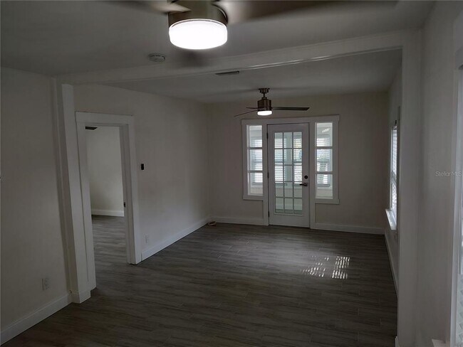 Building Photo - 301 Mystic Lake Dr N