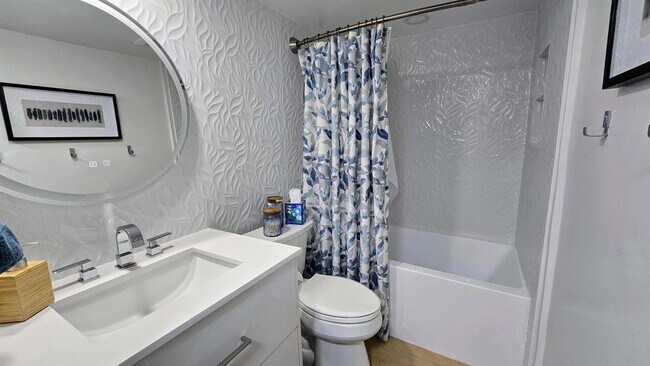 Building Photo - 3150 N Course Ln