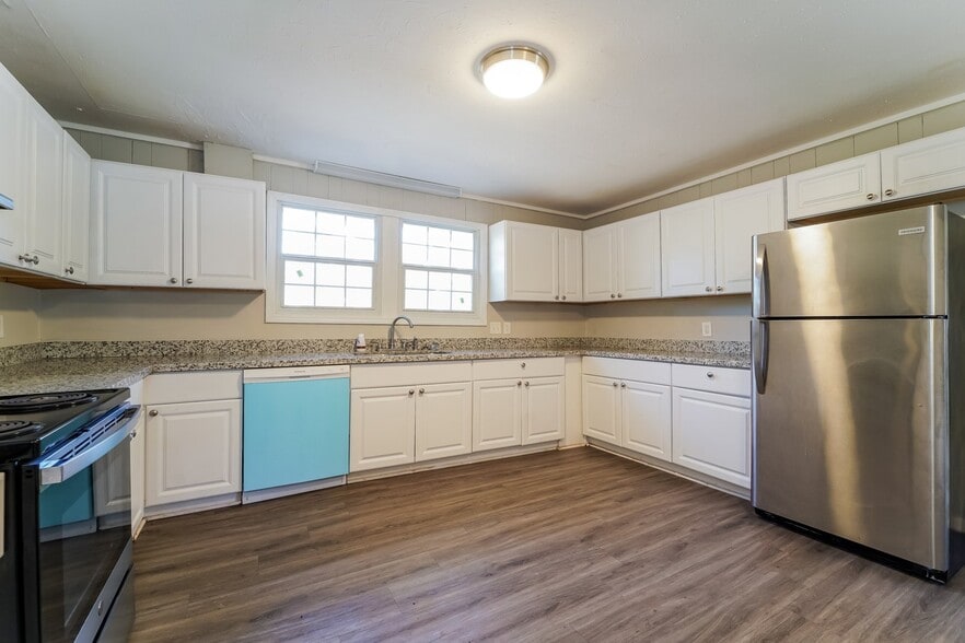 Building Photo - 1217 Foxhill Dr