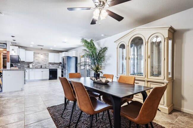 Building Photo - 2261 Sahara Dr