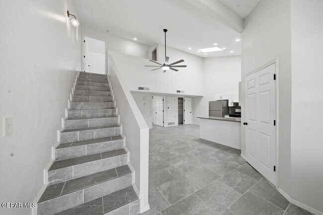 Building Photo - 821 Los Lagos Way