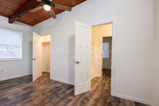 Building Photo - 619 N Glendale St