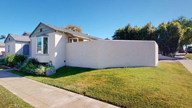 Building Photo - Beautiful Spanish Cottage in Coronado Village with AC and Garage