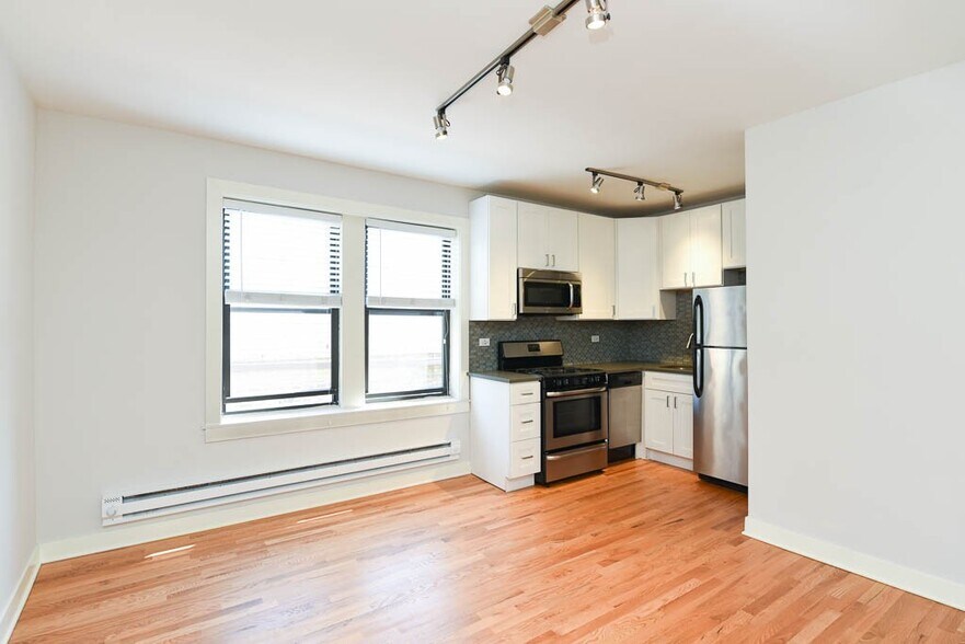 Building Photo - 2423 N Kedzie Blvd