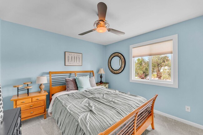 Building Photo - Coastal Living in the Heart of Folly Beach