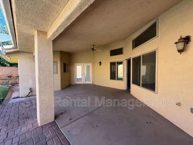 Building Photo - 3182 S Bloomington Dr W