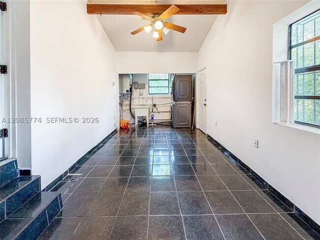 Building Photo - 3128 Coconut Grove Dr