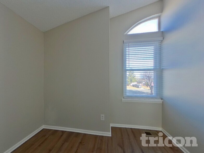 Building Photo - 4290 S Halifax Way