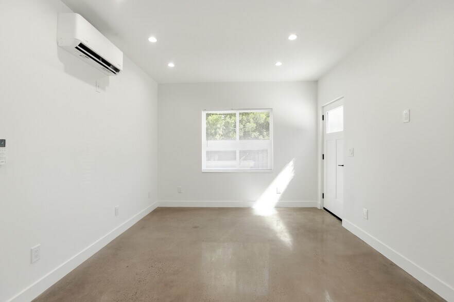 Building Photo - 7314 Fallbrook Ave