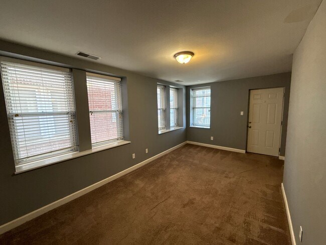 Building Photo - 5350 Pershing Ave