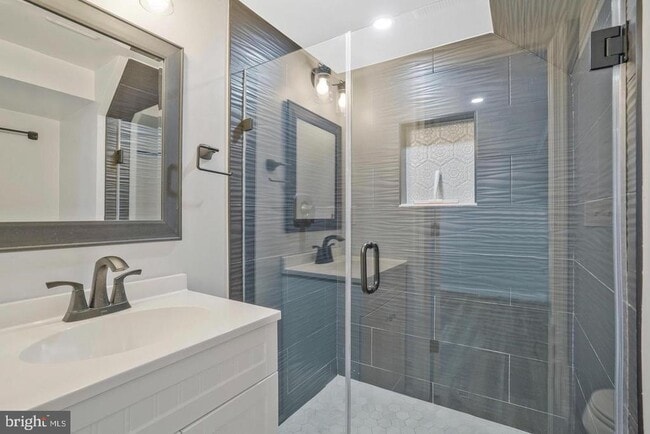 Building Photo - 5758 Biscayne Dr