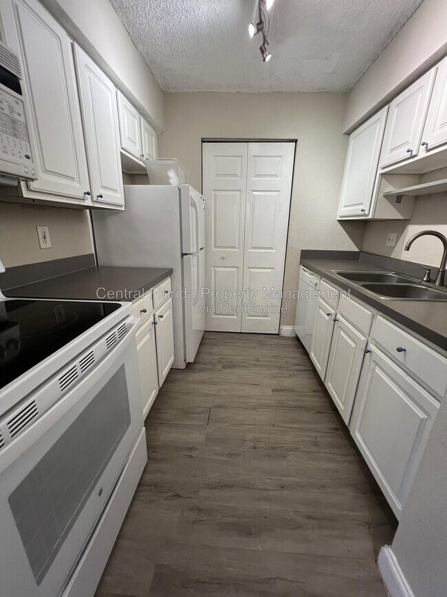 Building Photo - 3700 Idlebrook Cir