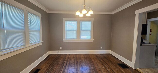 Building Photo - West End Home offering 3 Bedrooms, 1 bath!