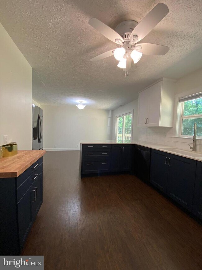 Building Photo - 45395 Woodlawn Dr
