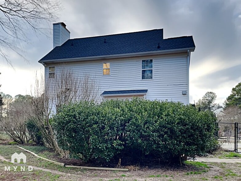 Building Photo - 2024 Julian Ln