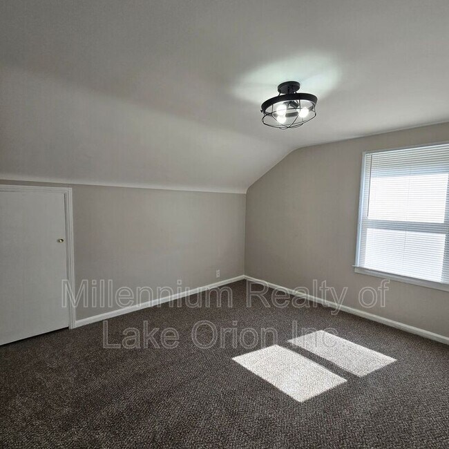 Building Photo - 614 E Tennyson Ave