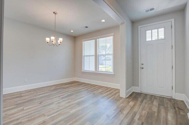 Building Photo - 216 Quimby Hill Dr