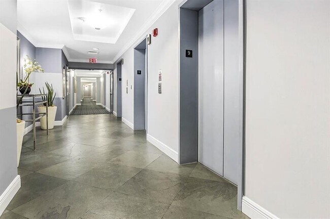 Building Photo - 255 Evernia St