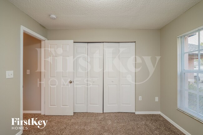 Building Photo - 1111 Roan Ct