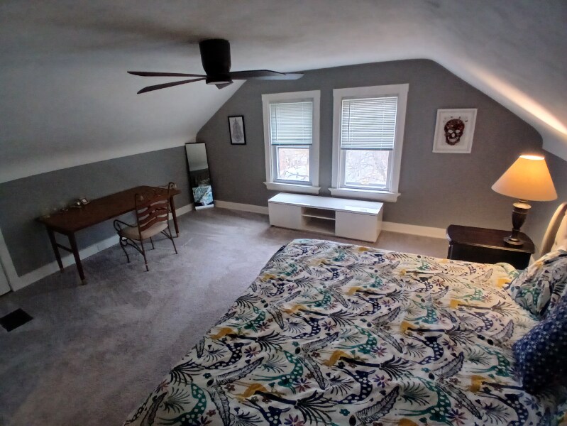 Building Photo - 3269 Montana Ave