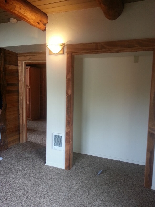Building Photo - Beautiful Log Home with Shop