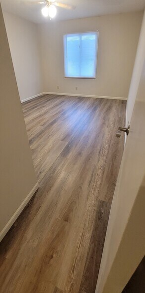 Building Photo - 2080 NW Hickory Ln