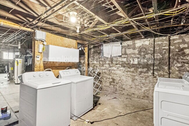 Building Photo - 3001 S Compton Ave