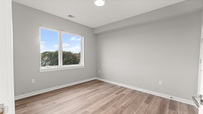 Building Photo - 475 Communipaw Ave
