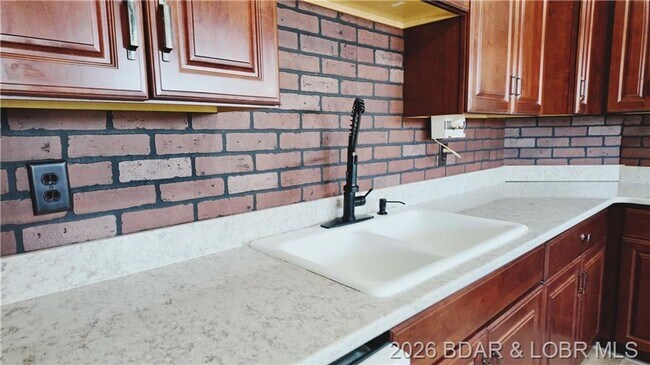 Building Photo - Charming 3 Bedroom Home in the Heart of Eldon!
