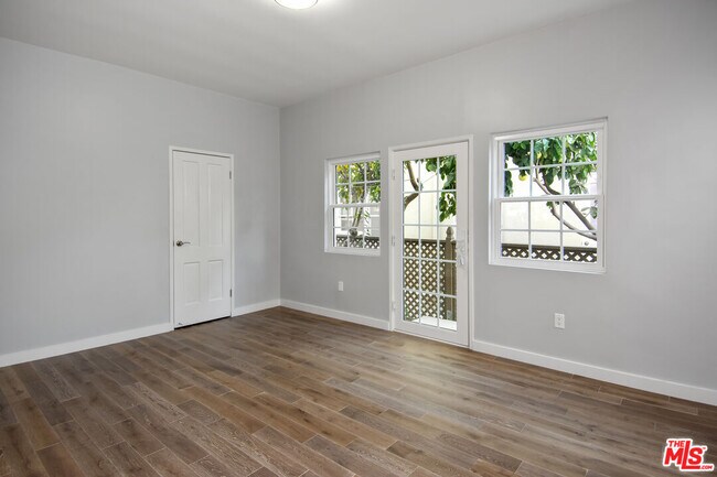 Building Photo - 111 S Harper Ave