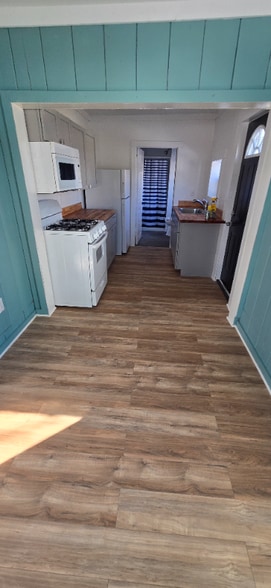 Building Photo - 120 2nd St