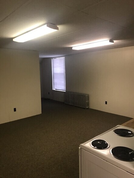 Building Photo - 185 N Main St