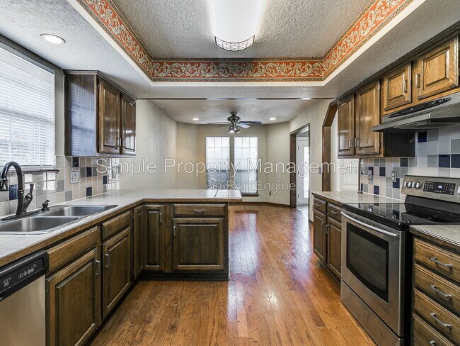 Building Photo - 3837 Sunward Cir