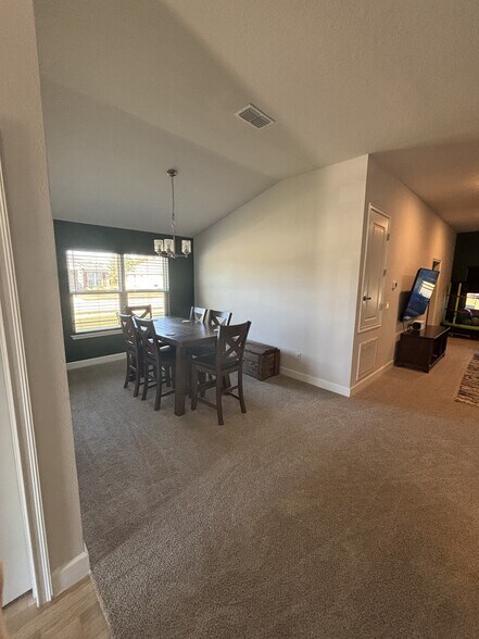 Building Photo - 9835 Olivia St