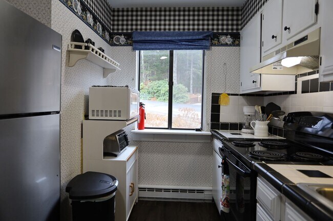 Building Photo - 2 Bed 1.5 Bath Furnished Winter Seasonal Condo in Waterville Valley! - $2400/mo