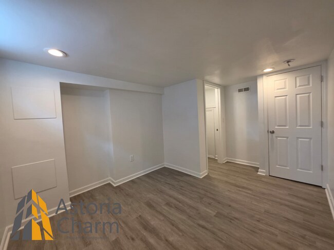 Building Photo - 3 Bedroom End Unit with Finished Basement and Fenced Yard on E 28th Street