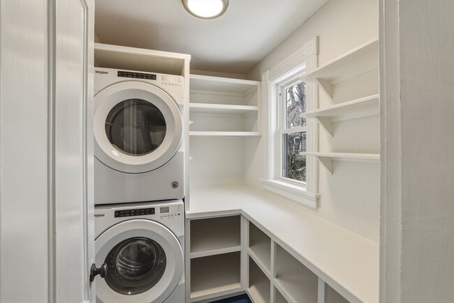 Building Photo - 105 Nonotuck St