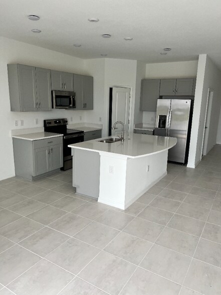 Building Photo - 8640 Lunar Skye St