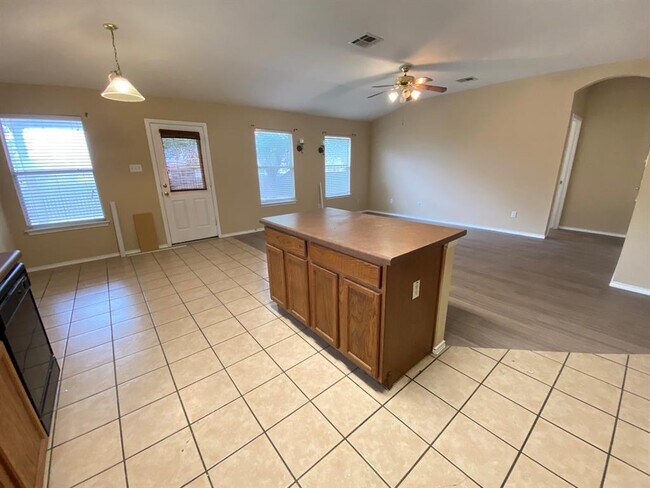 Building Photo - 258 Western Dr