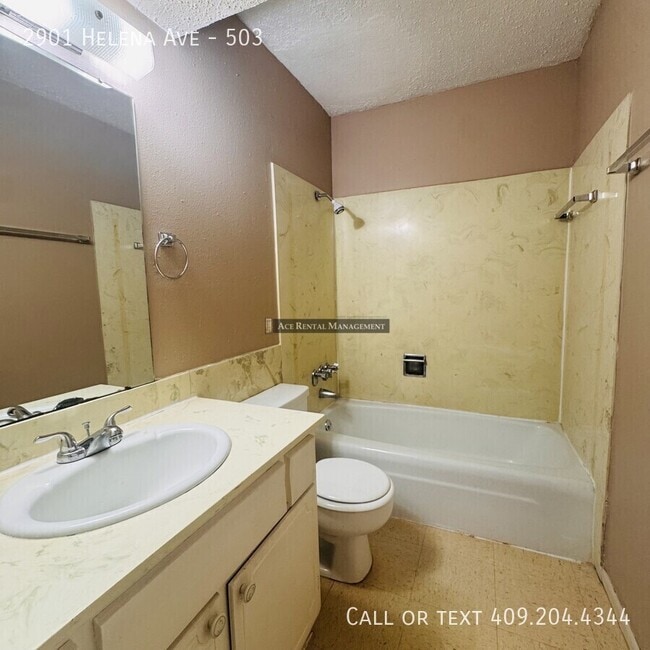 Building Photo - 2901 Helena Ave