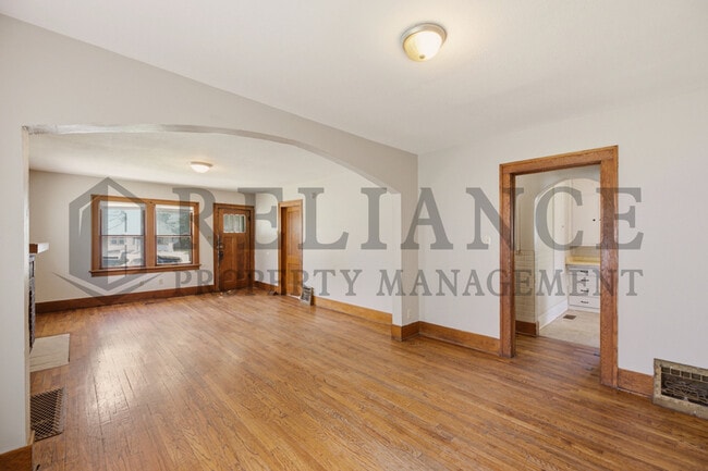 Building Photo - 432 S Osage St