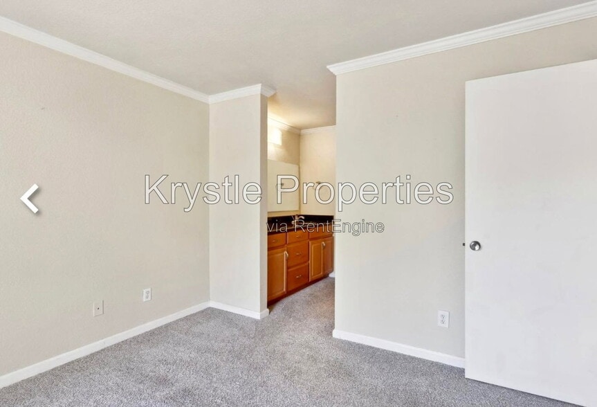 Building Photo - 1201 Glen Cove Pkwy