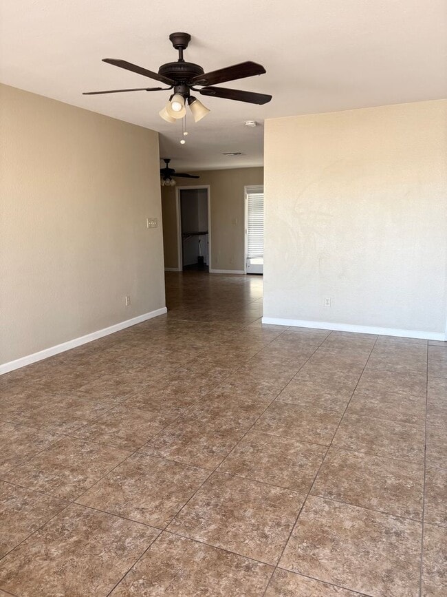 Building Photo - **Excellent 3br/2ba/2garage HOUSE (ELLIOT & DOBSON)