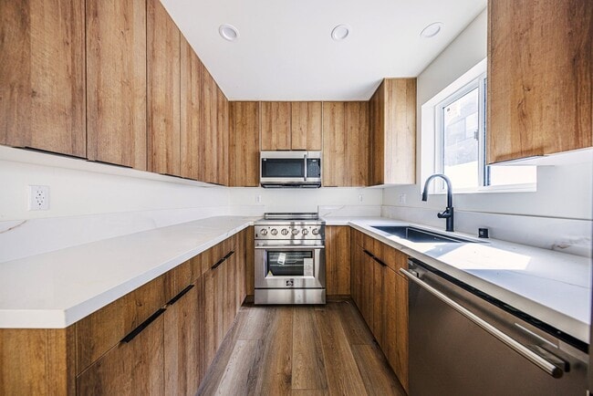 Building Photo - LUXURY in Prime Culver City